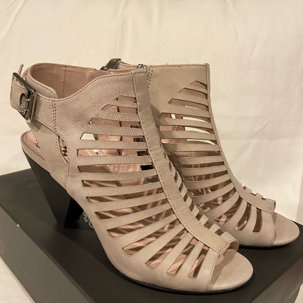 Vince Camuto washed white peep toe sandal 7